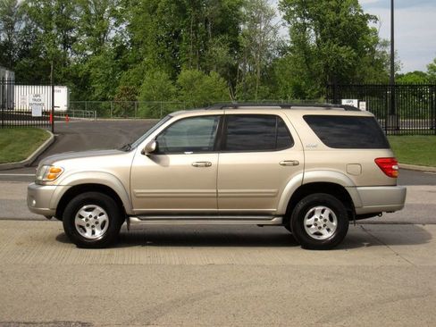 Used 2004 Toyota Sequoia SR5 AWD/4WD image 6