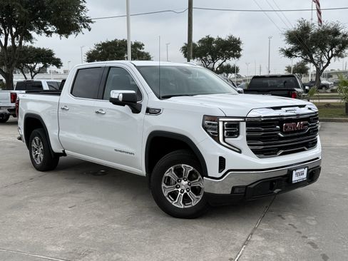 Used 2024 GMC Sierra 1500 SLT image 2