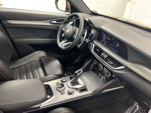 Used 2022 Alfa Romeo Stelvio Veloce AWD/4WD image 25