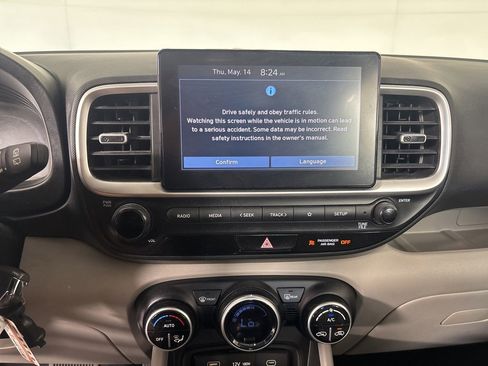 Used 2023 Hyundai Venue SEL FWD image 15