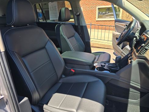 Used 2023 Volkswagen Atlas SEL AWD/4WD image 14