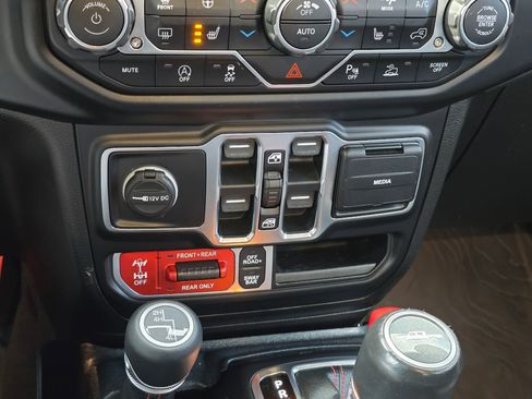 Used 2020 Jeep Gladiator Rubicon image 24