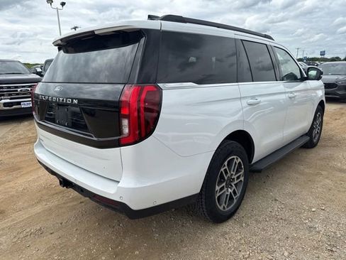 Used 2025 Ford Expedition Active AWD/4WD image 7