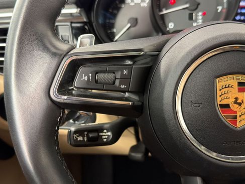Certified 2023 Porsche Macan AWD/4WD image 19