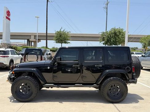 Used 2015 Jeep Wrangler Unlimited Sahara w/ Max Tow Package AWD/4WD image 6