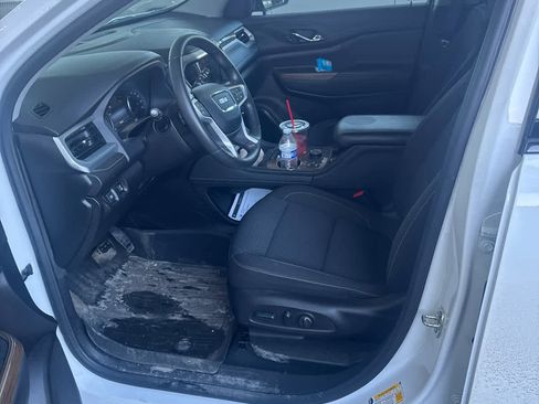 Used 2023 GMC Acadia SLE w/ Driver Convenience Package image 5