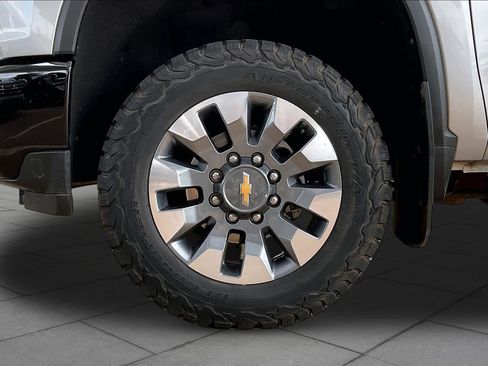 Used 2022 Chevrolet Silverado 2500 Custom w/ Custom Value Package AWD/4WD image 12