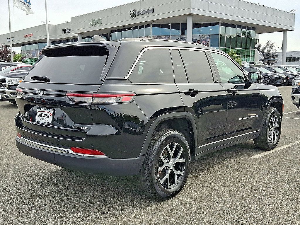 Used 2025 Jeep Grand Cherokee Limited AWD/4WD image 31