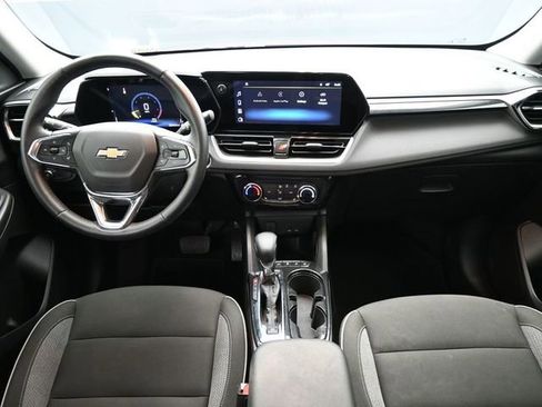 Used 2025 Chevrolet TrailBlazer LT w/ LT Cold Weather Package image 26