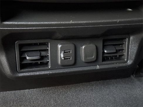 Used 2021 Chevrolet Silverado 1500 LT image 19