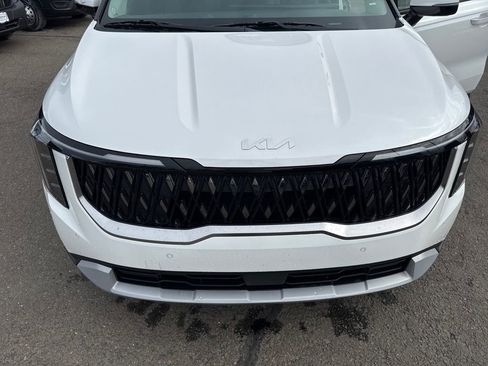 Used 2025 Kia Carnival image 41