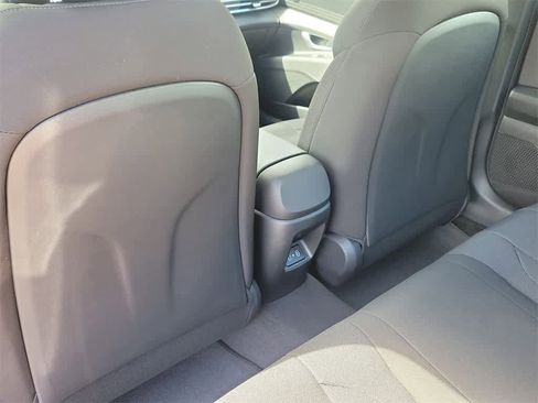 New 2025 Hyundai Elantra SE image 11
