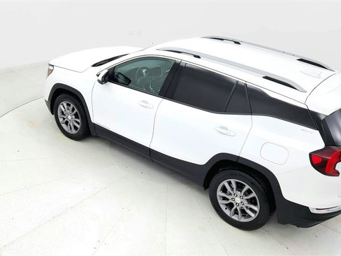 Used 2024 GMC Terrain SLT AWD/4WD image 15