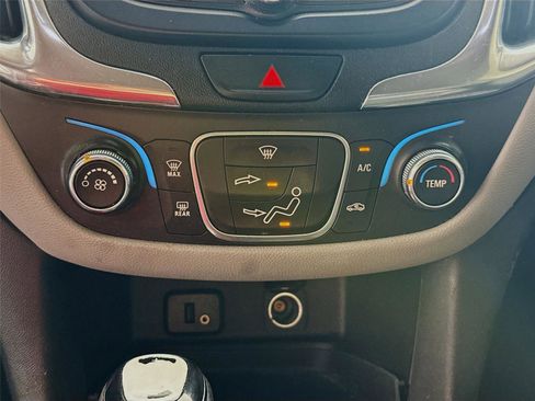 Used 2018 Chevrolet Equinox LS FWD image 12