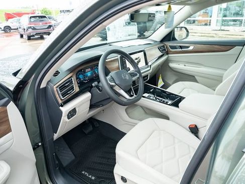 New 2026 Volkswagen Atlas SE FWD image 18