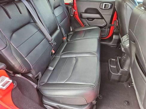 Used 2021 Jeep Wrangler Unlimited Sahara w/ Cold Weather Group image 19