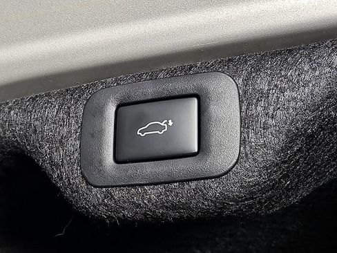 Used 2025 Lexus ES 300h w/ Premium Package image 31