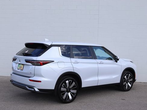 New 2026 Mitsubishi Outlander SE AWD/4WD image 2