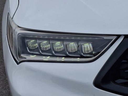 Used 2019 Acura TLX w/ Technology Package FWD image 9