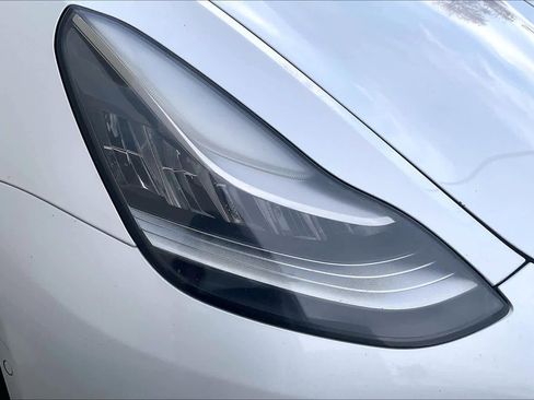 Used 2019 Tesla Model 3 Standard Range image 24