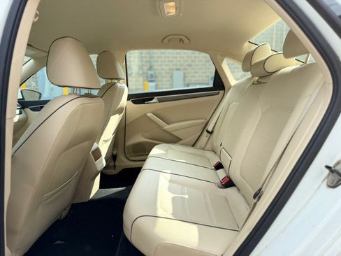 Used 2018 Volkswagen Passat 2.0T R-Line FWD image 11
