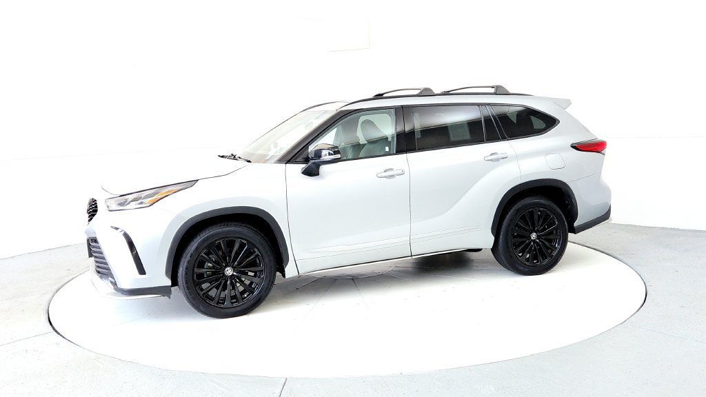 Used 2023 Toyota Highlander XSE AWD/4WD image 3