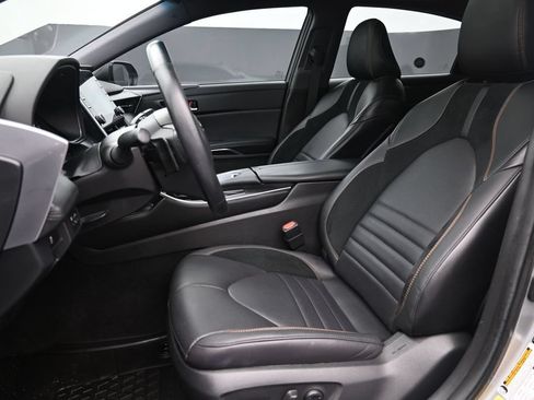 Used 2021 Toyota Avalon XSE FWD image 11