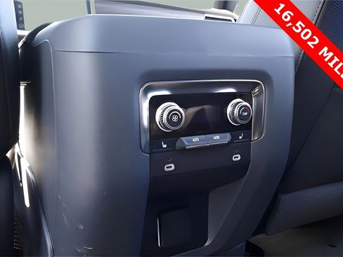 Used 2024 GMC Yukon Denali image 26