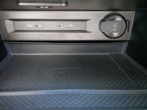 Certified 2024 Volkswagen Tiguan SE w/ Panoramic Sunroof Package image 29