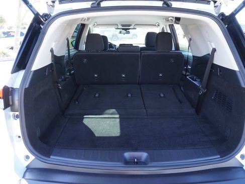 Certified 2025 Nissan Pathfinder SV FWD image 8