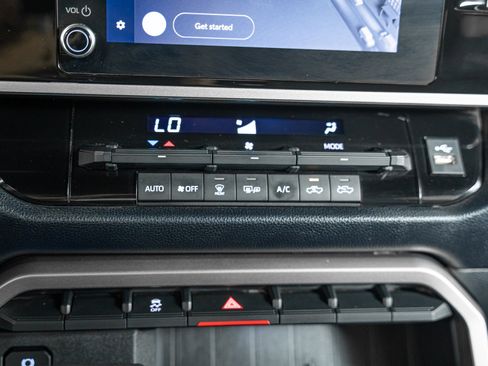 Used 2025 Toyota Tundra SR5 AWD/4WD image 16