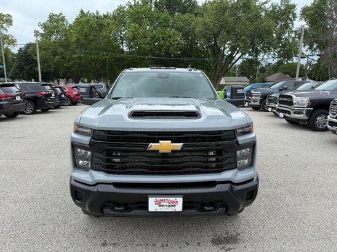 Used 2024 Chevrolet Silverado 2500 W/T AWD/4WD image 2