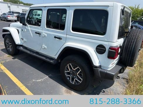 Used 2025 Jeep Wrangler Unlimited Sahara AWD/4WD image 3