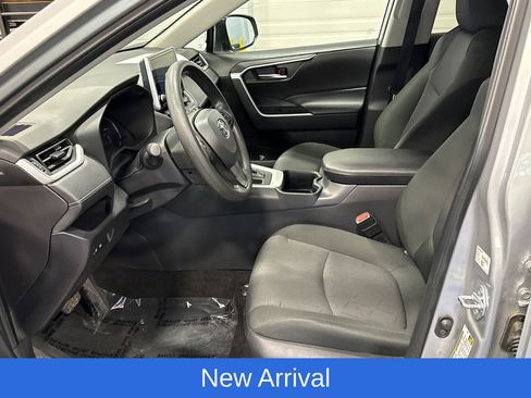 Used 2025 Toyota RAV4 XLE AWD/4WD image 7