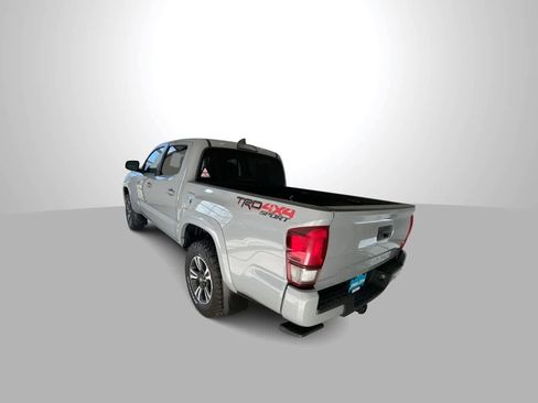 Used 2019 Toyota Tacoma TRD Sport AWD/4WD image 6