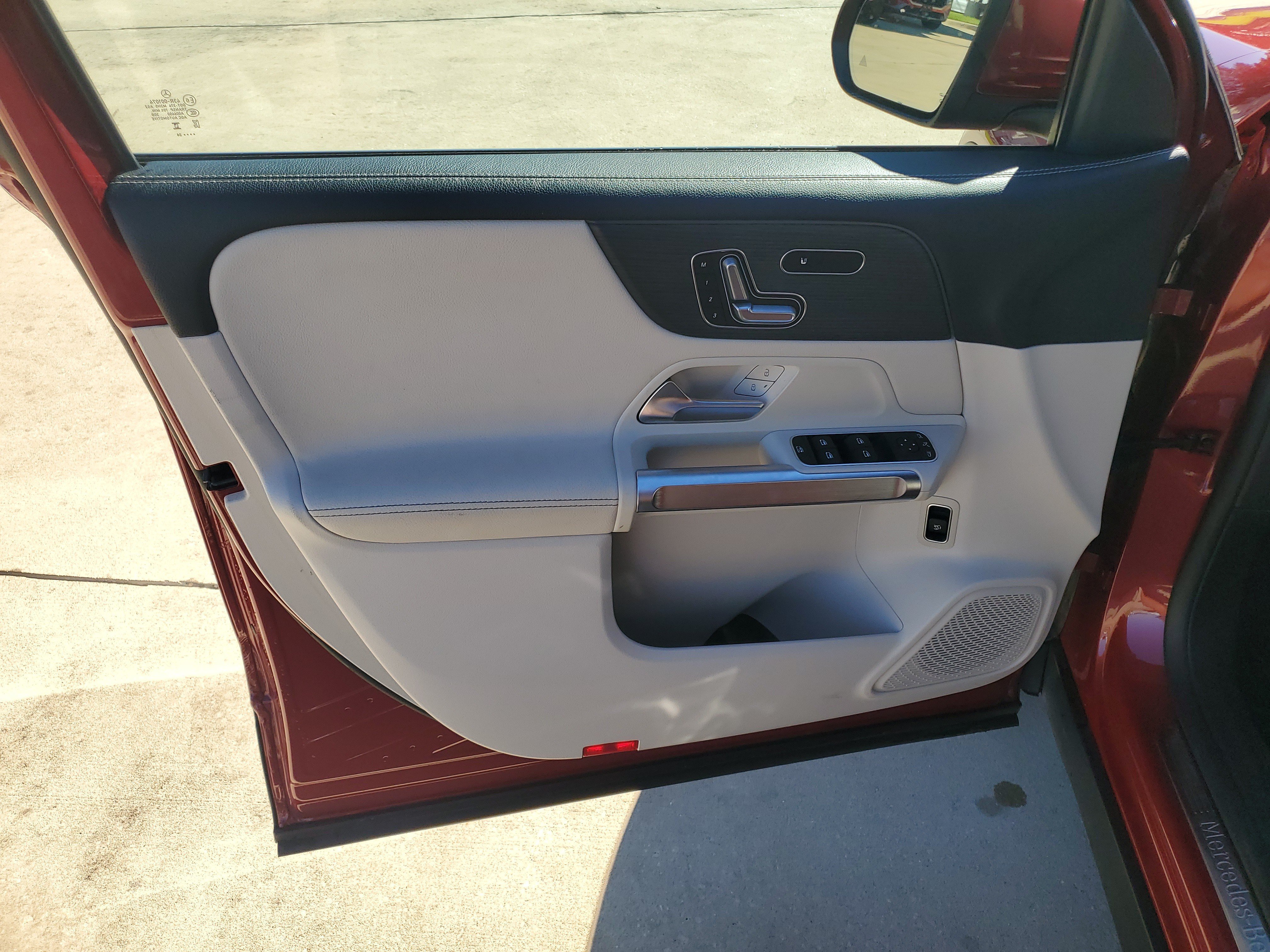 Used 2024 Mercedes-Benz GLB 250 image 12