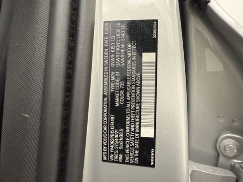 Certified 2025 Volvo XC90 B6 Plus image 28