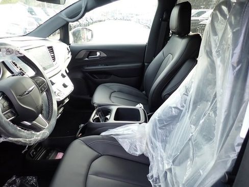 New 2026 Chrysler Voyager LX image 12