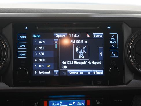 Used 2018 Toyota Tacoma TRD Sport image 19