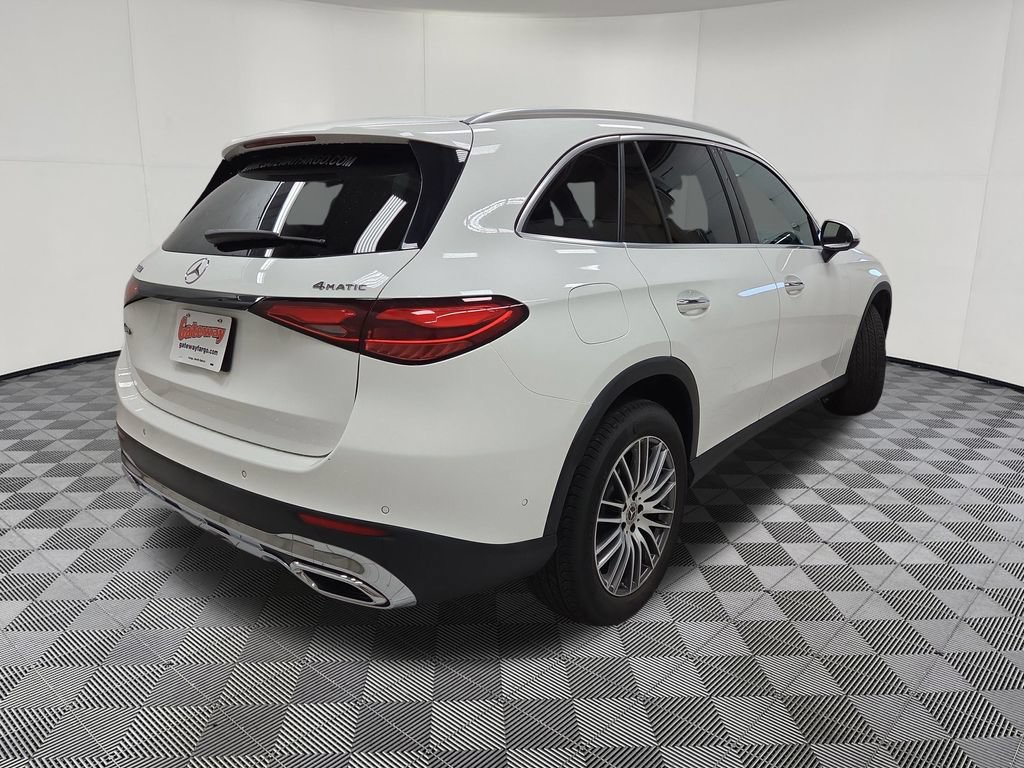 Used 2025 Mercedes-Benz GLC 300 4MATIC image 4