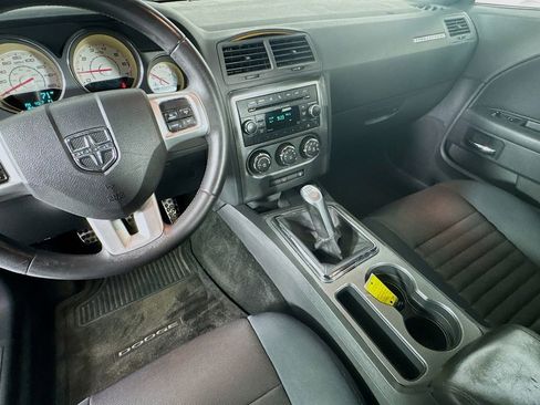 Used 2013 Dodge Challenger R/T image 25