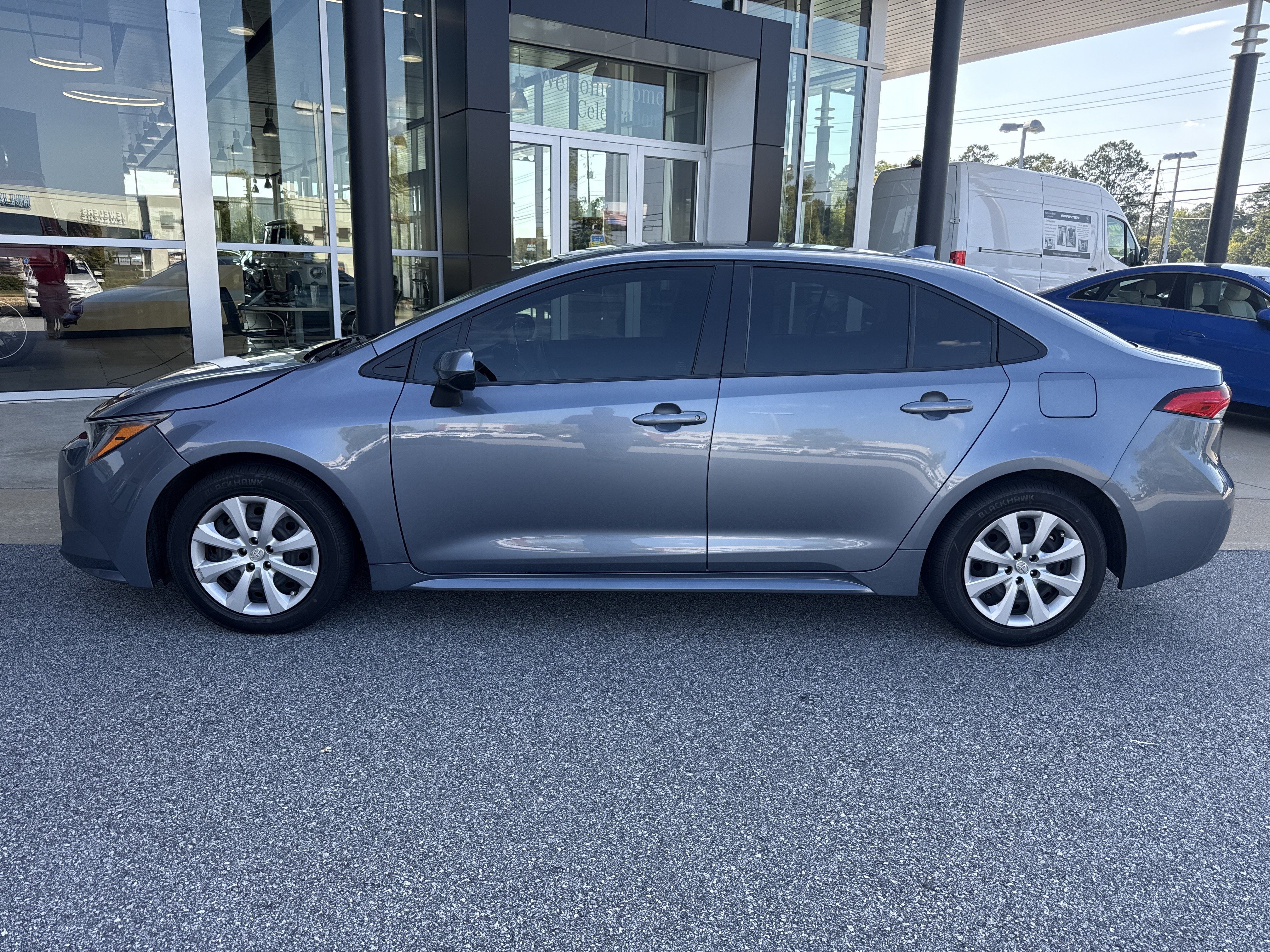 Used 2022 Toyota Corolla LE FWD image 11