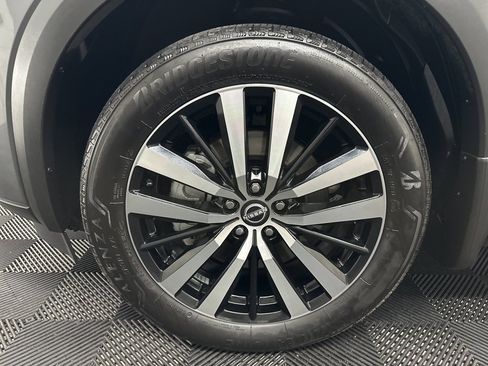 Used 2024 Nissan Pathfinder Platinum image 41