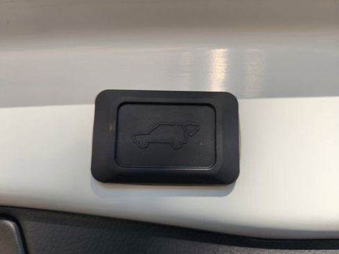 Used 2022 Toyota RAV4 Limited image 36