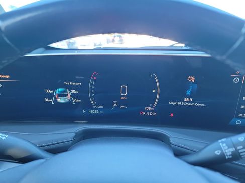 Used 2024 Cadillac XT4 Premium Luxury image 15