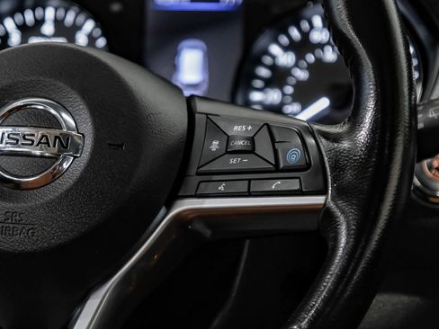 Used 2018 Nissan Rogue SL w/ Premium Package image 28