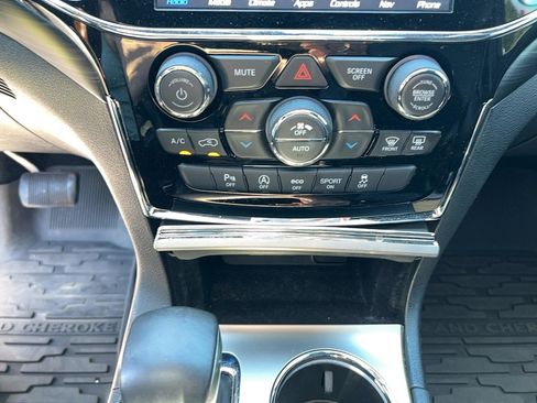 Used 2019 Jeep Grand Cherokee Altitude RWD image 18