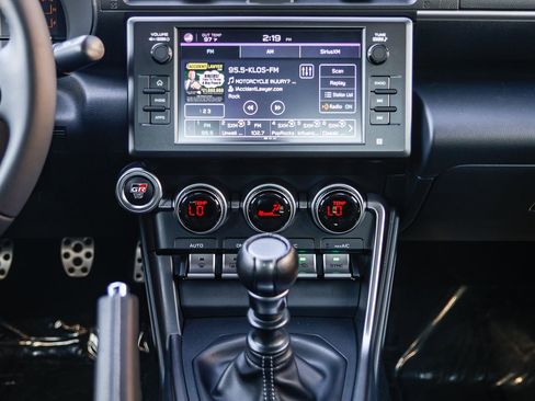 Used 2025 Toyota GR86 Premium w/ ALL Weather Mat Package (TMS) image 13