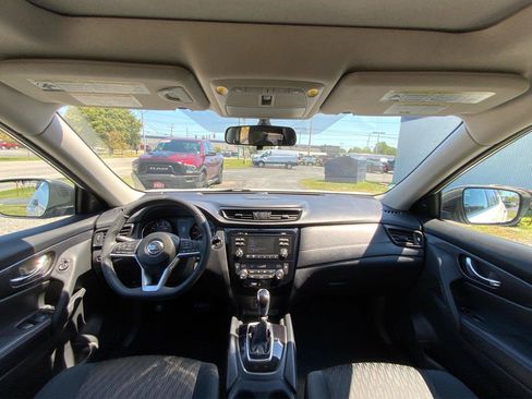 Used 2017 Nissan Rogue SV FWD image 30