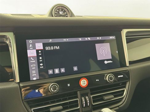 Certified 2026 Porsche Macan AWD/4WD image 21